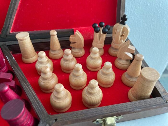 1996 jerzy luberda three player wooden chess board game pieces black white red 7745