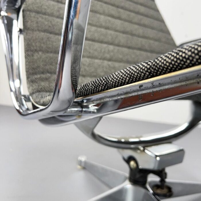 aluminum lounge chair ea124 by charles and ray eames for vitra 1970s 2731