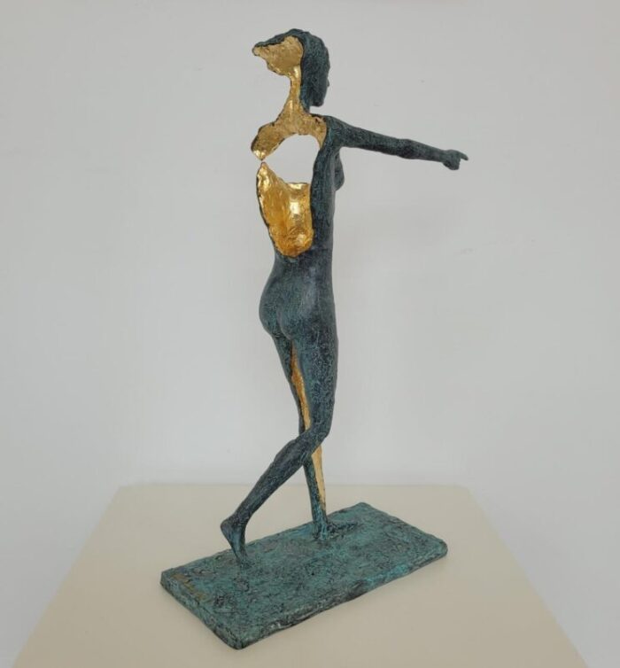 antonio giancaterino la ragazza camminante bronze 6235