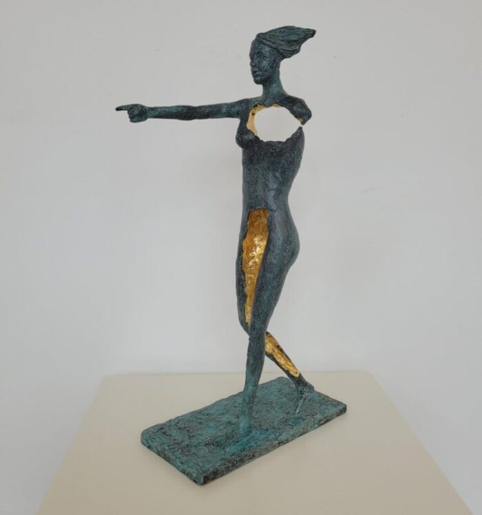 antonio giancaterino la ragazza camminante bronze 6958