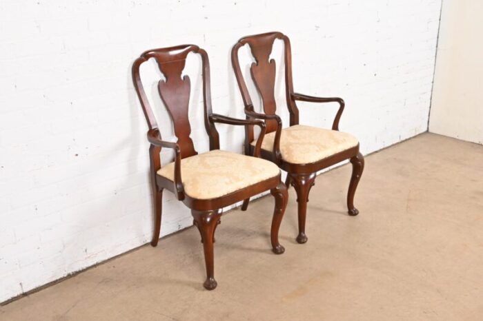 baker furniture historic charleston queen anne carved mahogany dining armchairs pair 0646