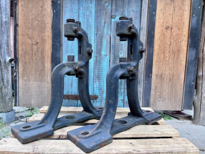 cast iron machine parts set of 2 1