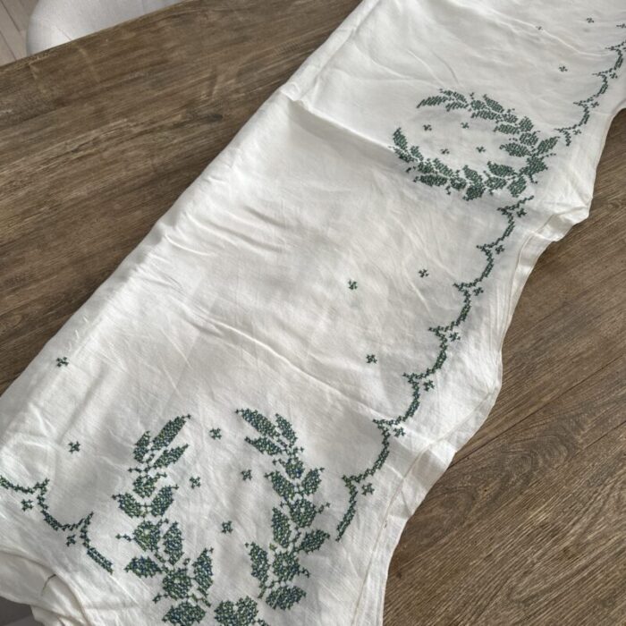 hand embroidered french linen tablecloth 2541