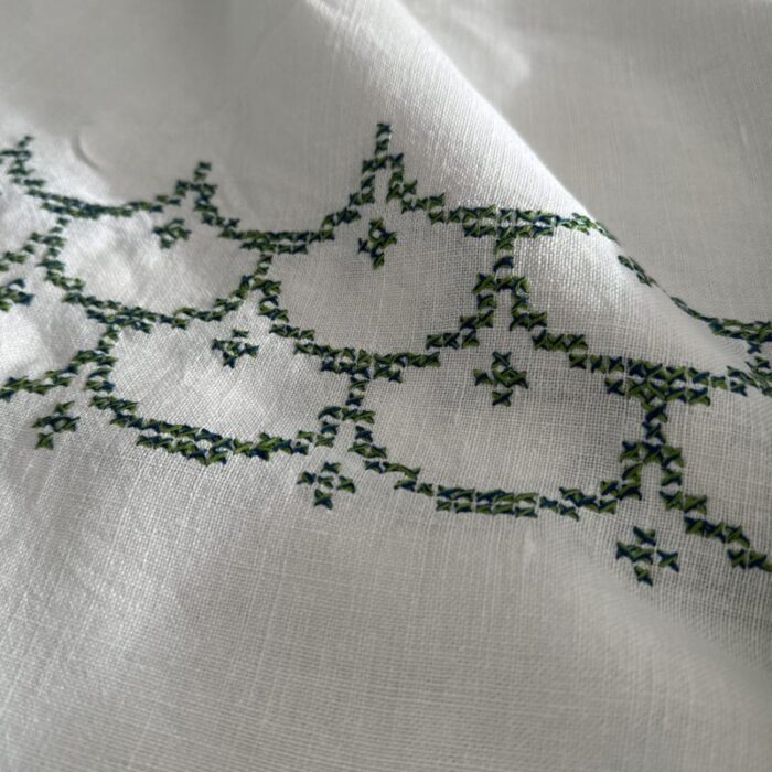 hand embroidered french linen tablecloth 5831