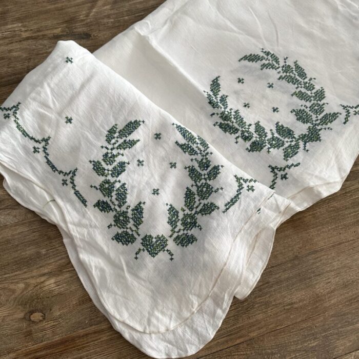 hand embroidered french linen tablecloth 6516