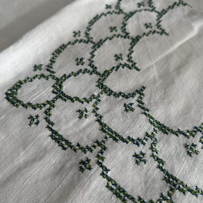 hand embroidered french linen tablecloth 7183