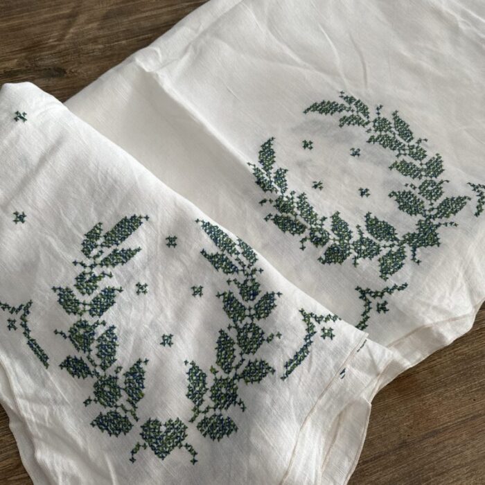 hand embroidered french linen tablecloth 9212