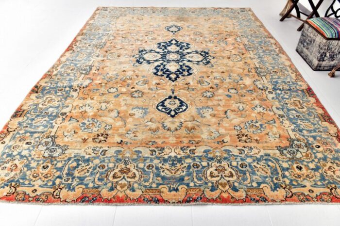 large vintage handmade rug in wool 0669