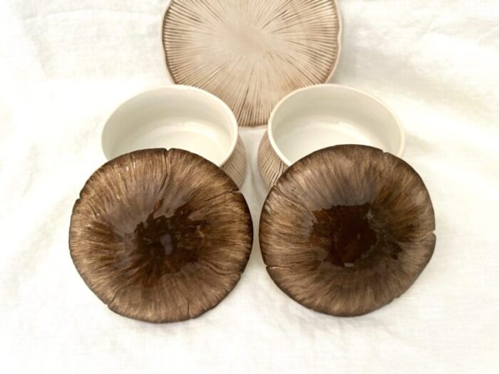 mushroom shaped lidded soup bowls a set 4759