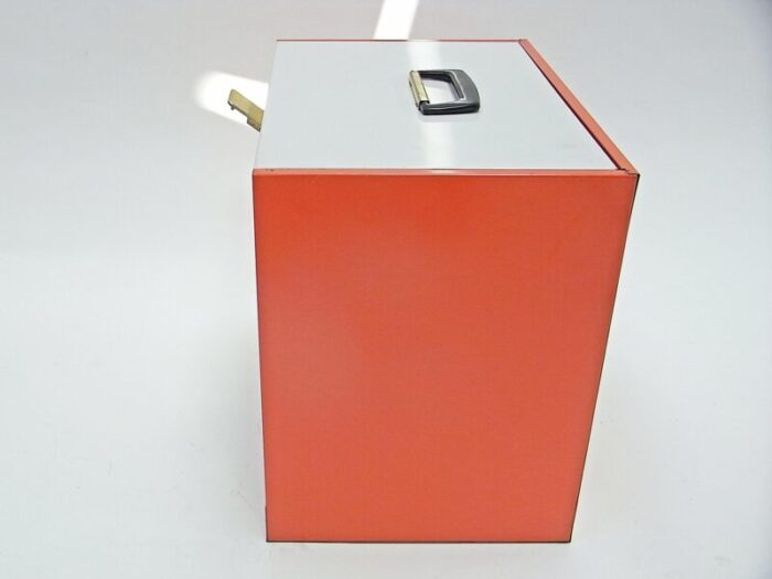 orange document box in coloured metal sheet 4721