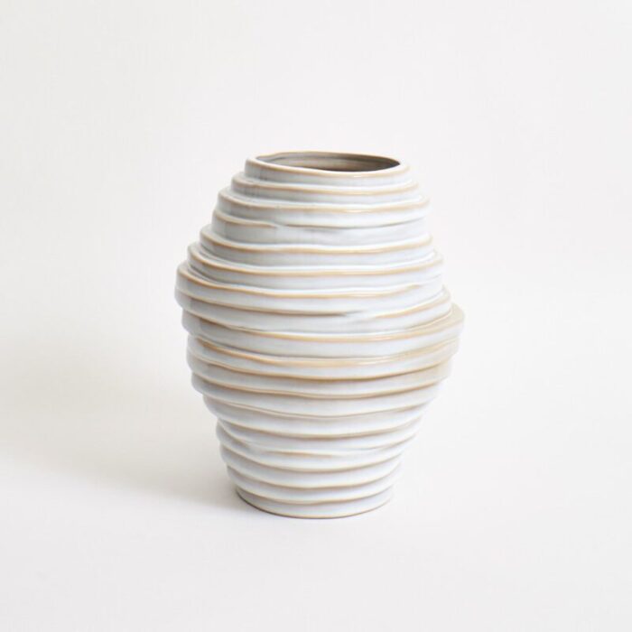 shiny white alfonso vase from project 213a 4