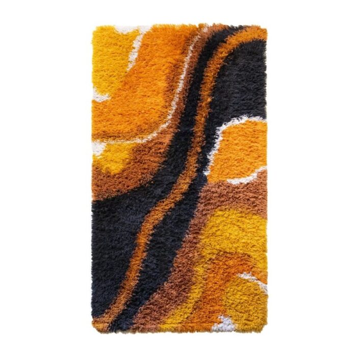 space age terra rug in orange 2