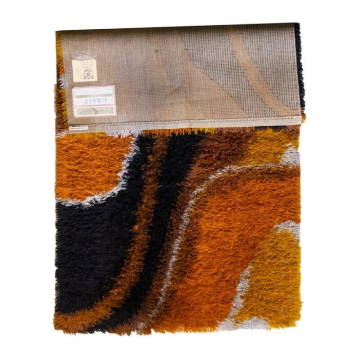 space age terra rug in orange 3