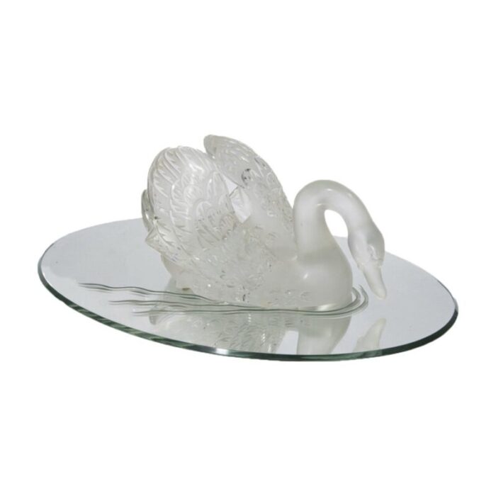 swan head down in crystal from cristal lalique 1943 1